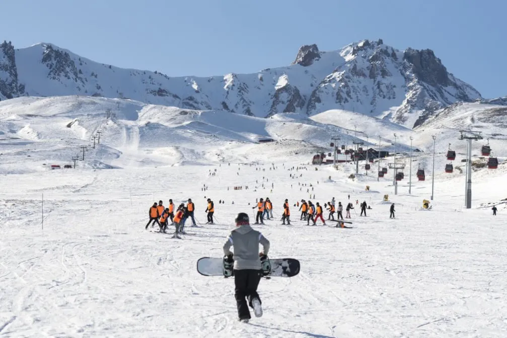 Hafta Sonunda Bir Kış Eğlencesi: Erciyes Kayak Merkezi